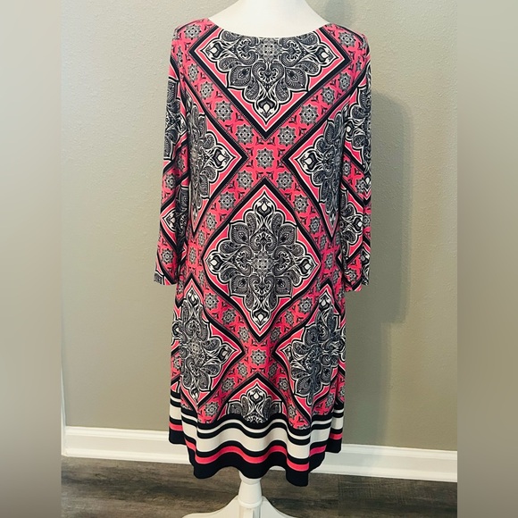 VINCE CAMUTO Pink and Navy Mandala Dress Size 12 Excellent Condition - Picture 2 of 12